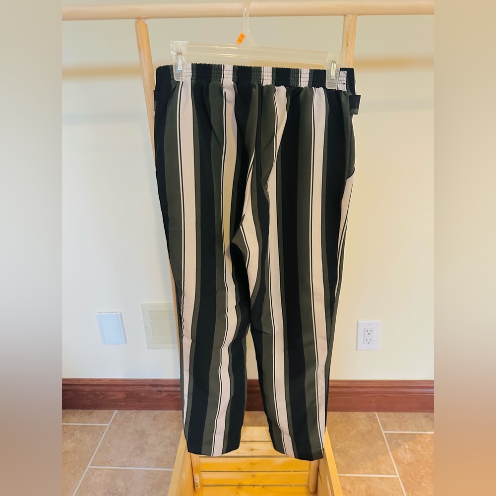 Revamp Tie Waist Loose Pants - Picture 2 of 3